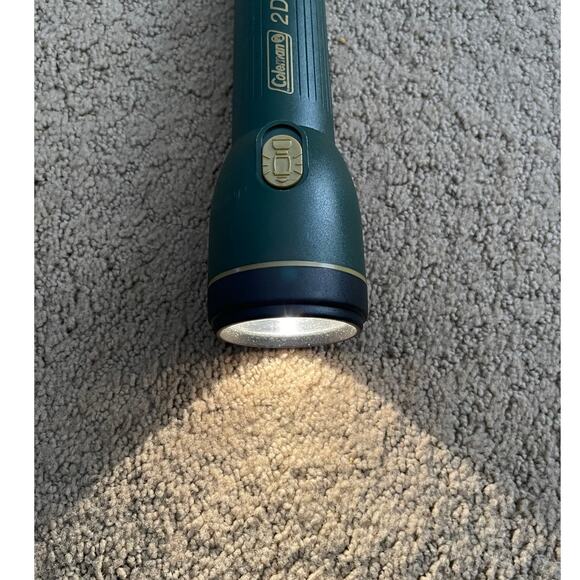 Vintage Coleman 2 D Green Flashlight - Working and Collectible! - Picture 8 of 9